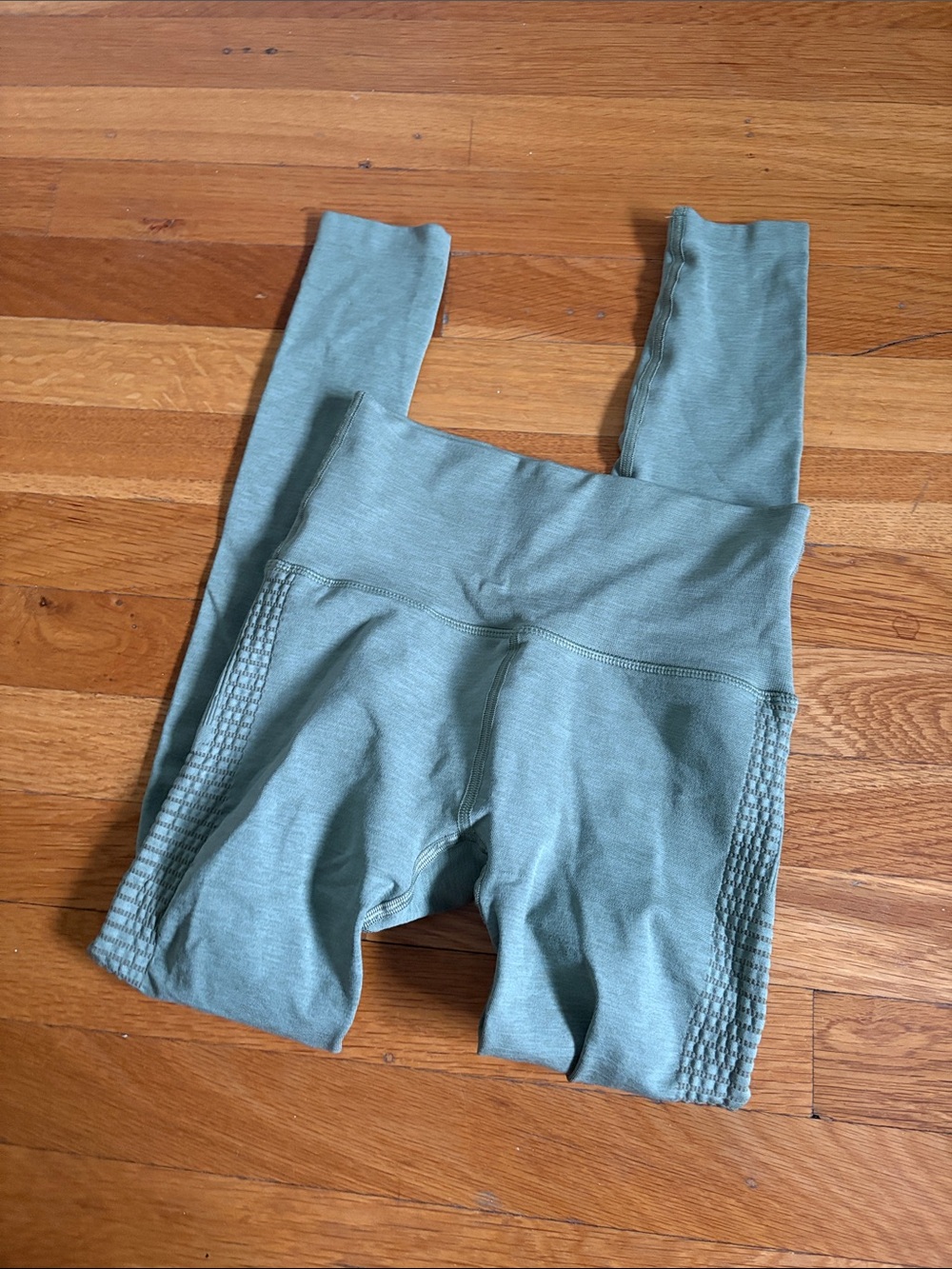 Alphalete leggings
